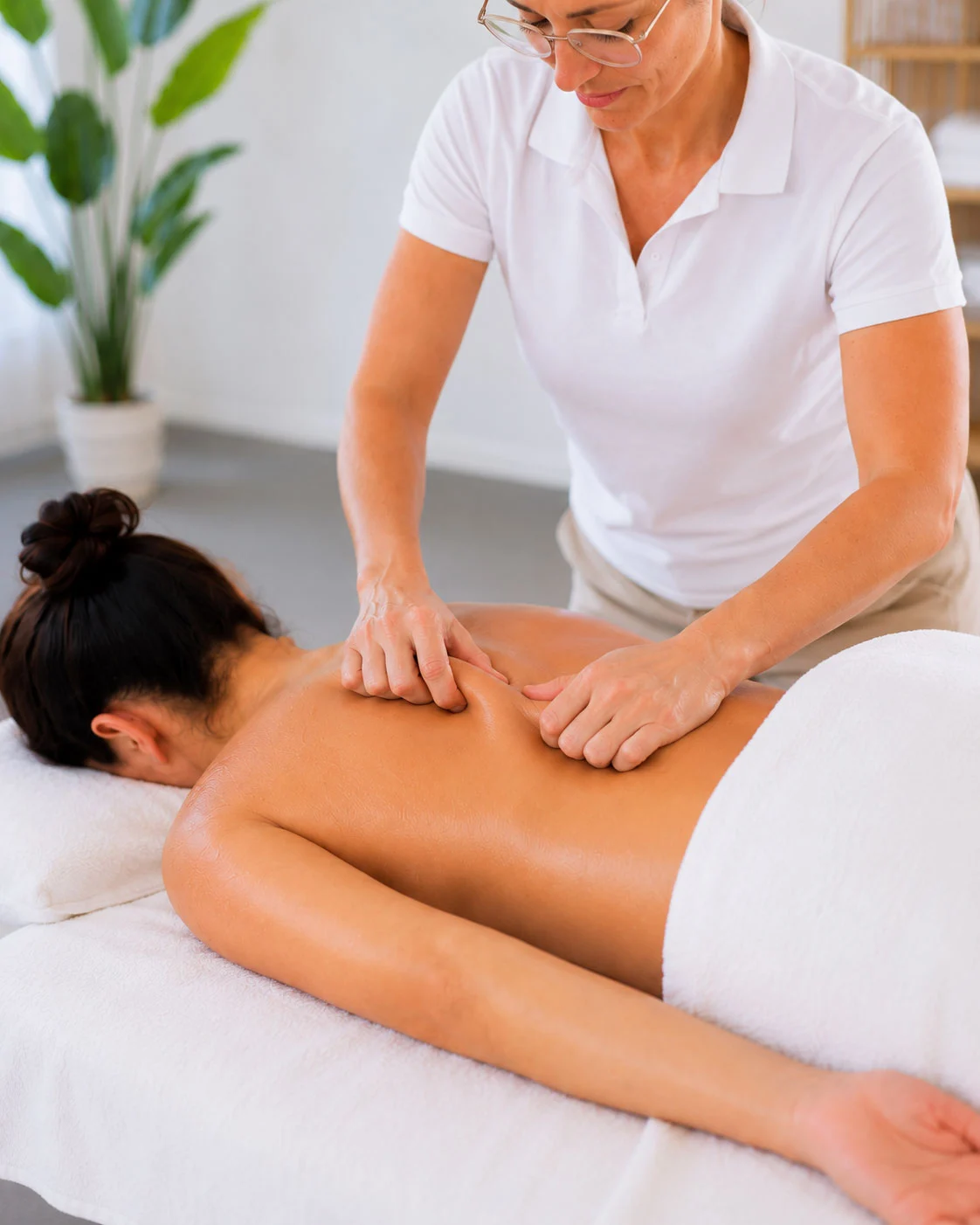 Bindegewebsmassage an Rücken und Faszien – Massage Zentrum Dottikon